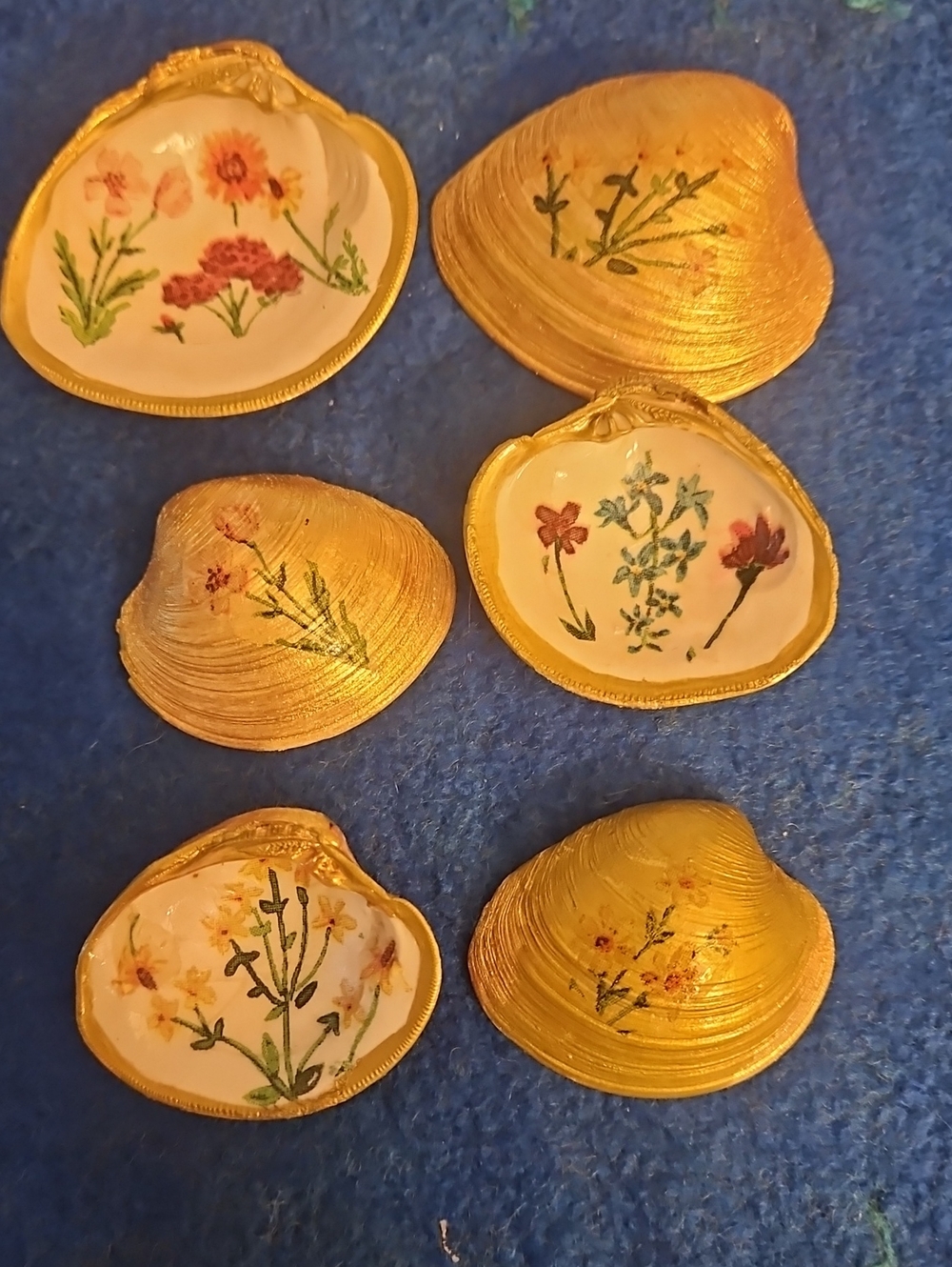 Hand Painted Clam Shells with Decopaged Floral Design. Set Of 6. - Picture 4 of 4
